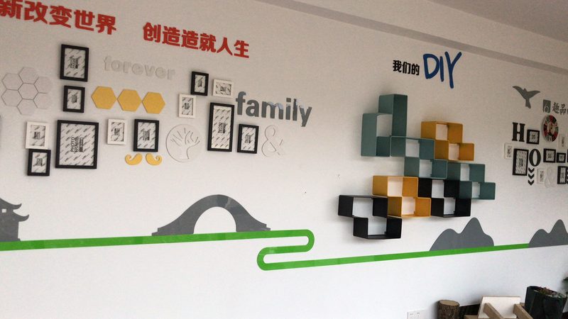 在确定小型会展签到处设计报价时，以下因素需要考虑：