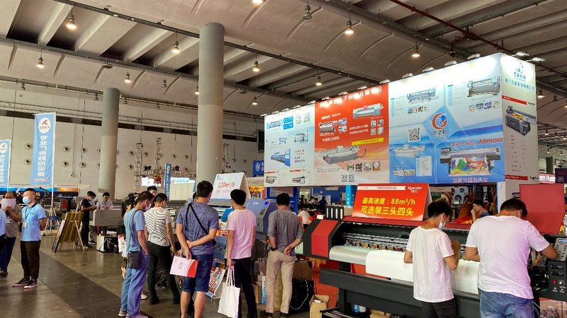 学校舞台搭建费用主要包括以下几个方面：