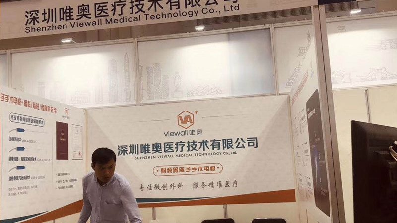 小型活动帐篷的搭建费用主要由以下几部分构成：