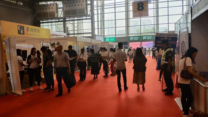 如何打造吸睛的展台？揭秘展台搭建效果图设计要点